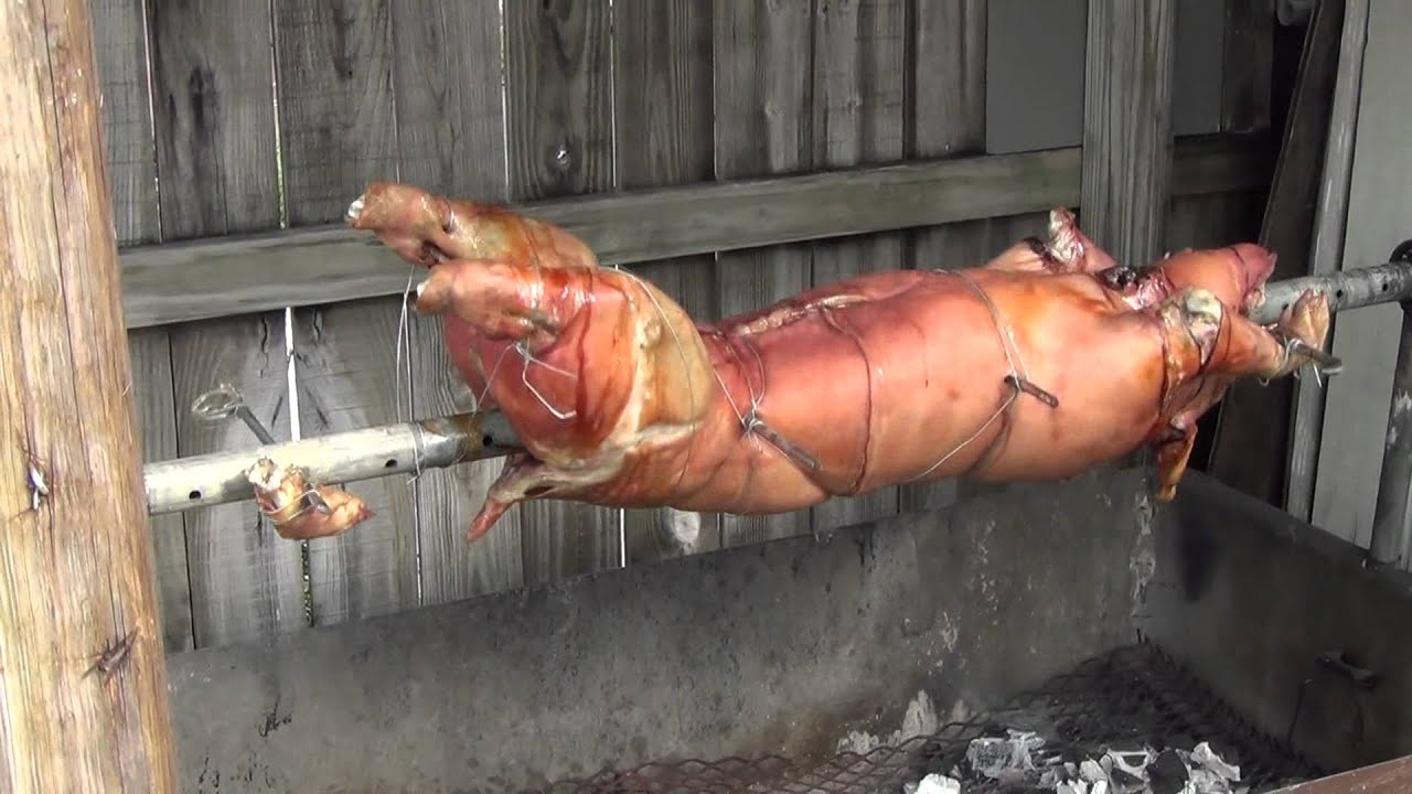 Puerco asado a pua.