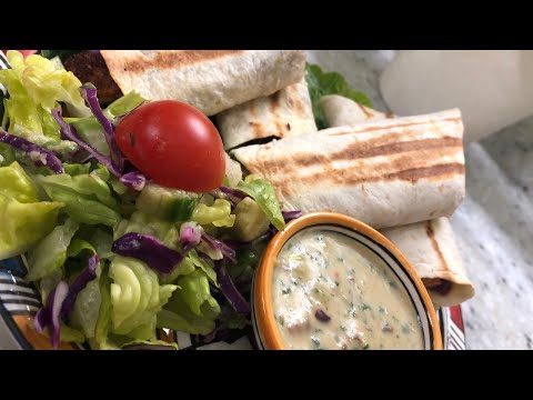 tortilla-poulet-avocat-et-sauce-yaourt-(-لفائف-التورتيلا-بالدجاج-و-الأفوكادو-و-صلصة-الزبادي-)