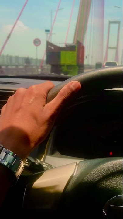 Story wa nyetir mobil di jembatan suramadu