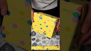 Quick Gift Wrapping Hack 🎁 #diy #smart #easy #giftwrapping