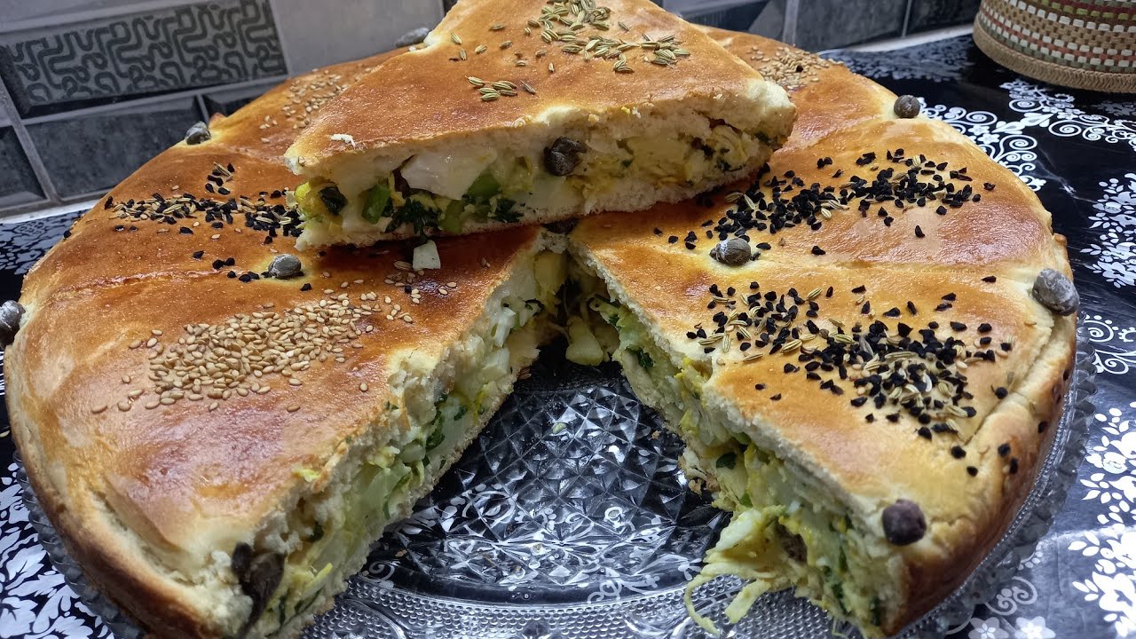 خبزة محشية بعجينة الفارينة والسميد بنة وخفة