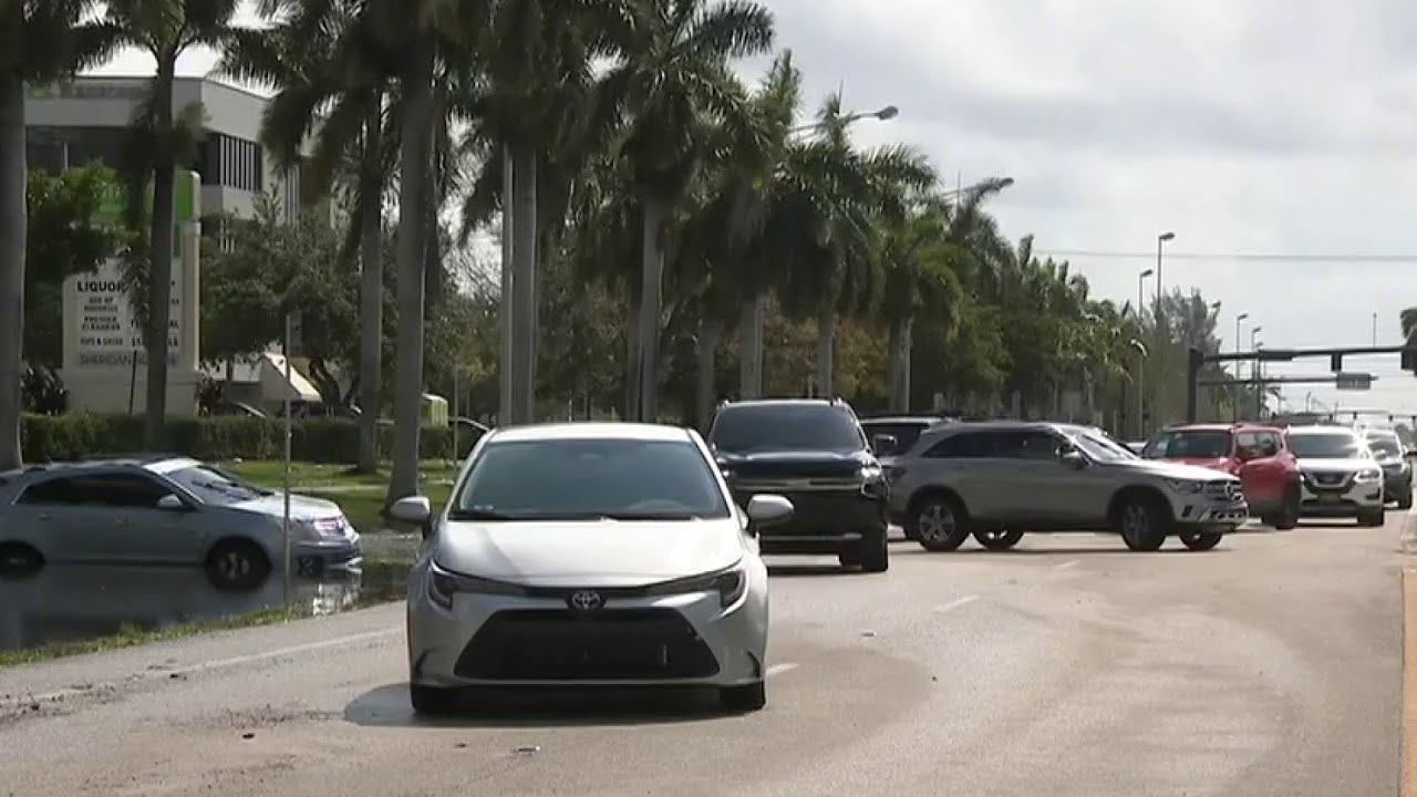 ⁣Abandoned vehicles create hazard in Dania Beach