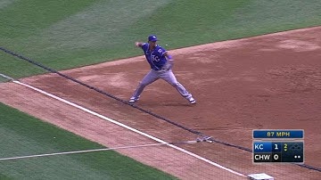 KC@CWS: Cuthbert dives to rob Frazier of extra bases