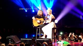P!nk stop concert for crying child in Philadelphia 03\/17\/13