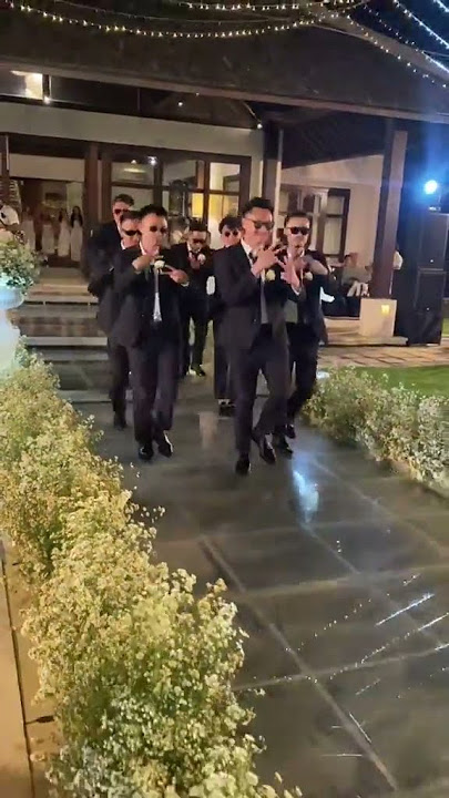 Killer Groomsman Entrance 🤣 Hats Off Boys 🎩