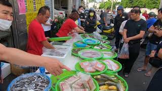 鱸魚真的太便宜  阿源輕輕鬆鬆就賣完了 台中市豐原中正公園  海鮮叫賣哥阿源  Taiwan seafood auction