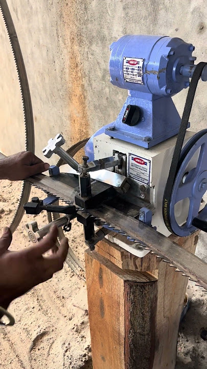 Saw sharpening machine