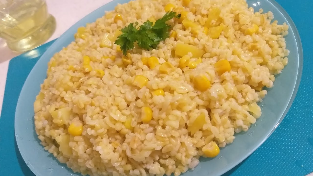 Patatesli bulgur pilavı / mısırlı patetesli pilav / yemek tarifleri Patatesli bulgur pilavı / mısırlı patetesli pilav / yemek tarifleri