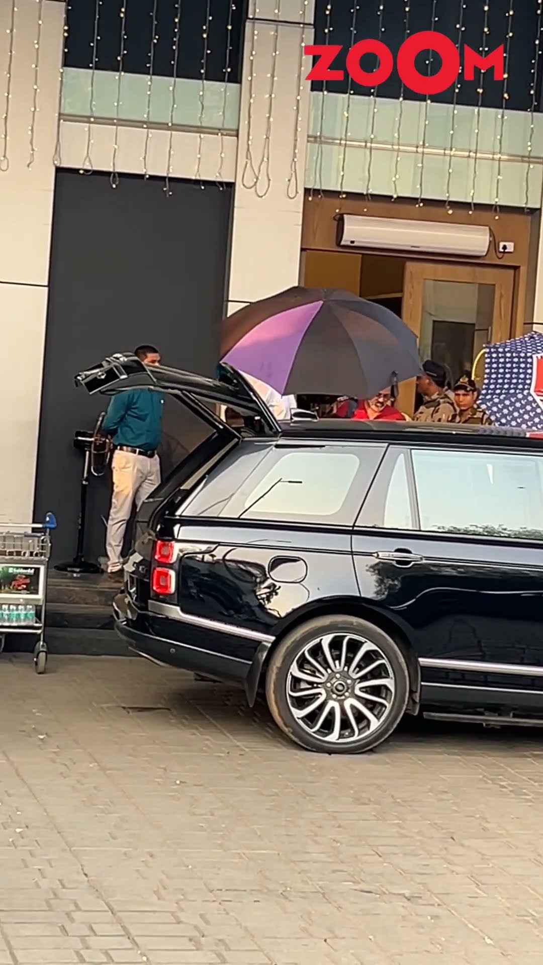 Anushka Sharma HIDES behind an umbrella as spotted at Kalina airport ? #anushkasharma #shorts
