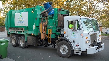 Peterbilt 320 - Split-Body Labrie Automizer Right-Hand Garbage Truck