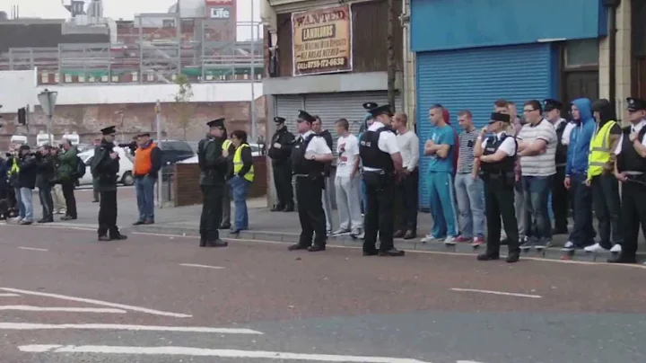 Orange Order Mourne Young Defenders passing Carric...