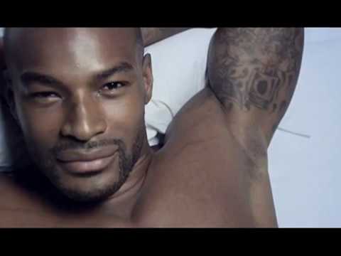 Video: Tyson Beckford netto waarde: Wiki, Getroud, Familie, Trou, Salaris, Broers en susters