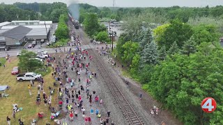 Big Boy train barrels down the track through Hamburg