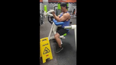 Matthew, Larry Scott curls at 100lb