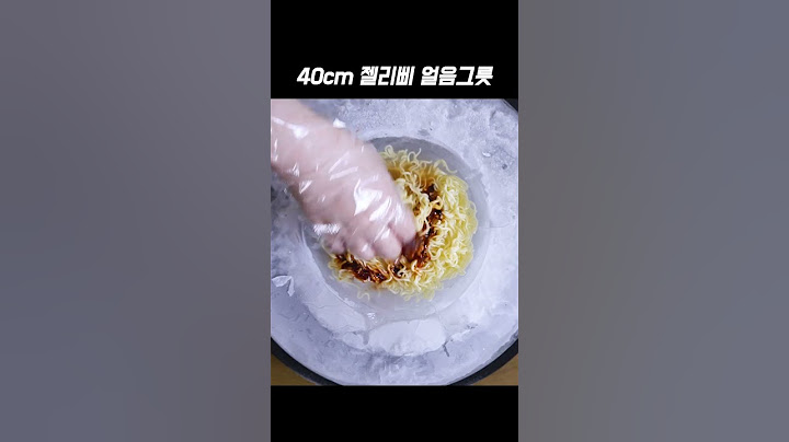 거대한 얼음위에 뜨거운 라면 붓기
