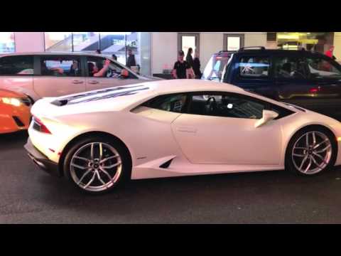 bike-jumps-over-the-hood-of-a-lamborghini-in-times-square