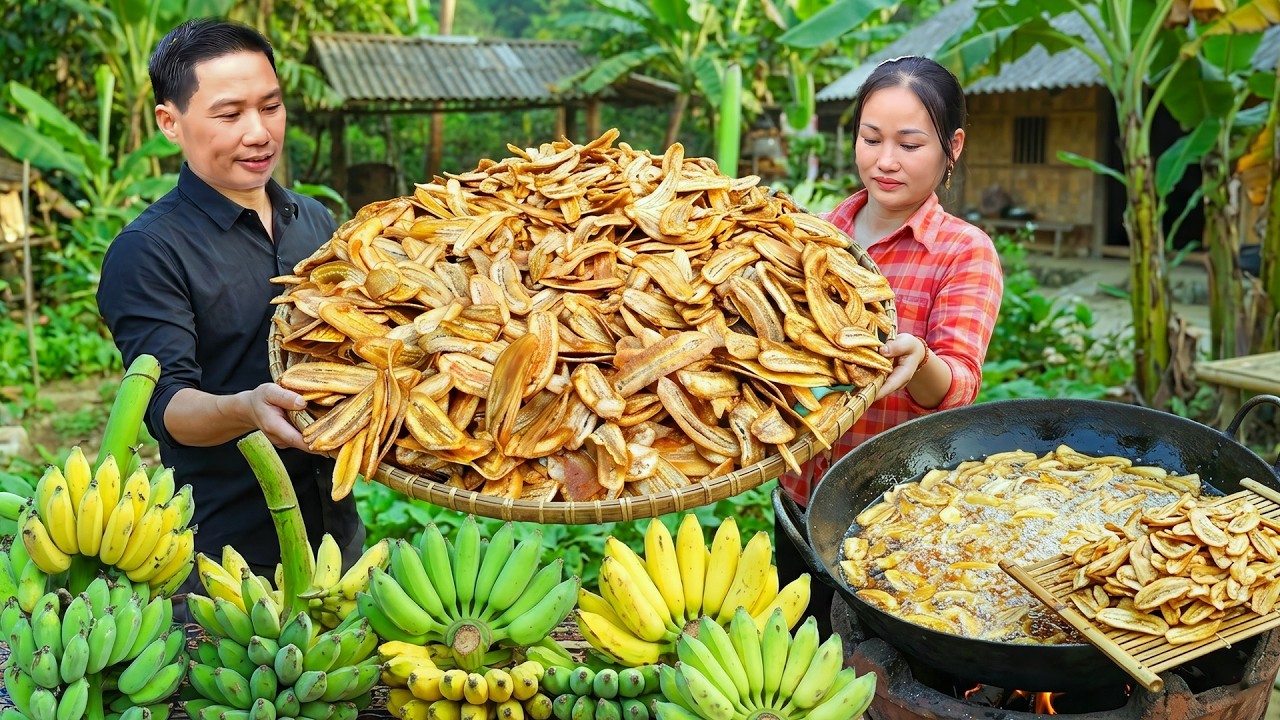 How To Make Crispy Bananas snacks From Green Bananas to Sell at Local market with Small family