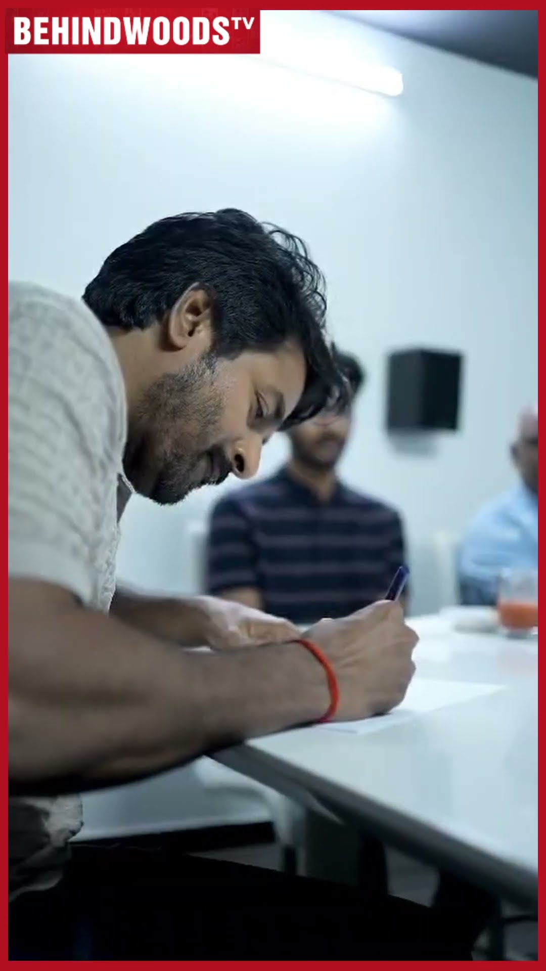 'Watch பிடிச்சிருக்கா Gukesh?' மாவீரன் SIVAKARTHIKEYAN Meets Chess வீரன் Gukesh ? SK's Gift