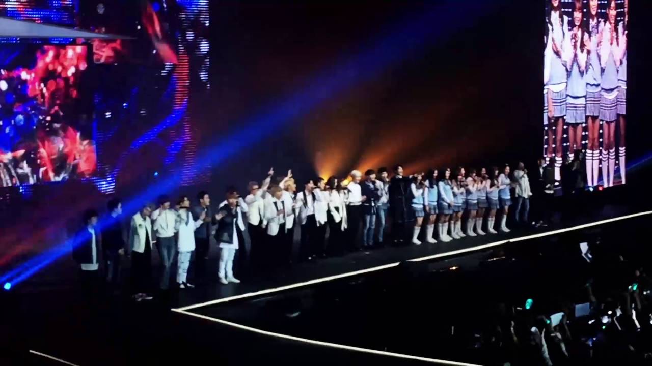 [KCON PARIS 2016] [20160602] Arirang - BTS ft. F(X), SHINee, Block B, FT Island and I.O.I. [FANCAM]