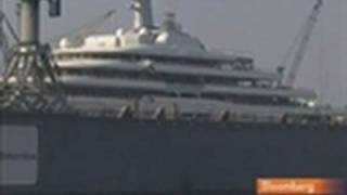 Abramovich's Yacht Features Missile Defense, Submarine