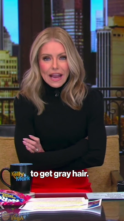 Kelly Ripa Mocks Mark Consuelos After He Claims He’s “Starting To Get A Few” Gray Hairs #shorts