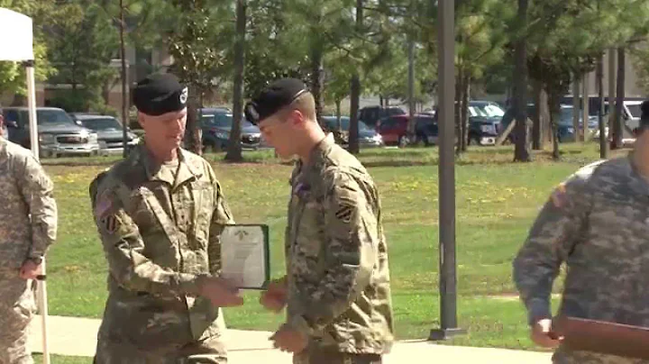 Lieutenant Lamoreaux receives Soldier's Medal