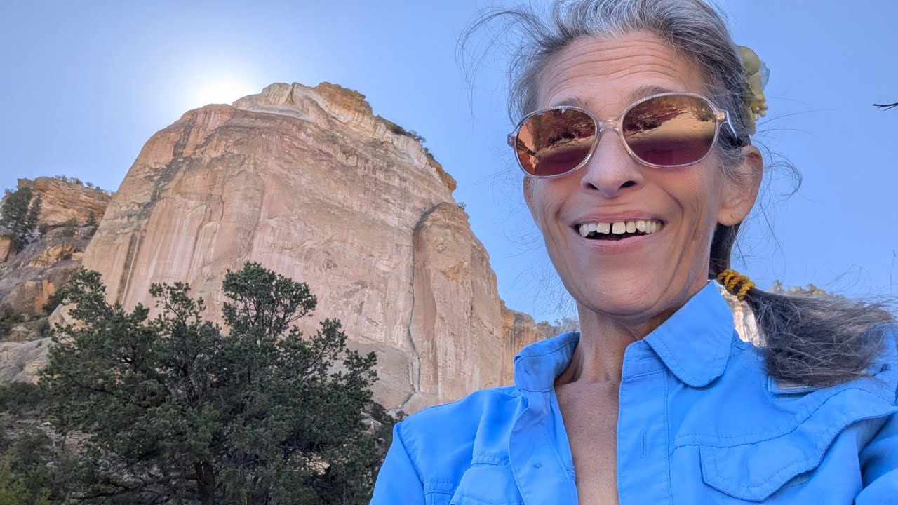 Sparkly rocks and an Arch in the rocks! - YouTube