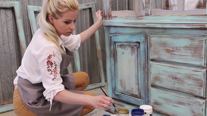 Cómo pintar un mueble de madera en blanco envejecido