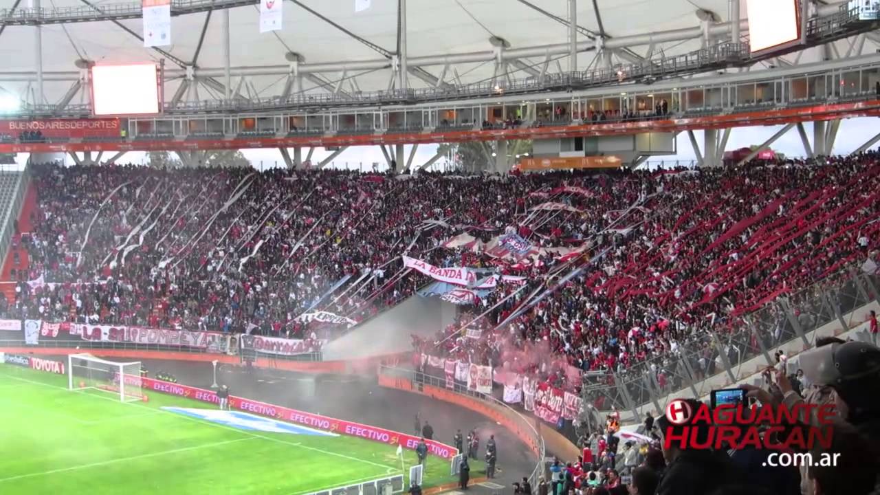 La gente de Huracan en La Plata 