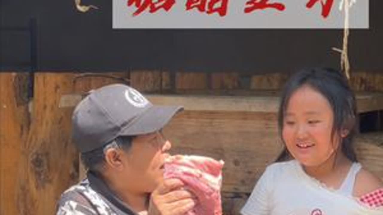 刚出炉的糖醋里脊，金黄酥脆裹着酸甜汁，一口下去，外焦里嫩还爆汁！#美食 #农村生活