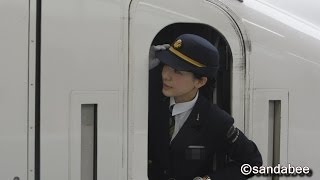 美人車掌の新幹線運行業務。Beautiful woman conductor of the Shinkansen.