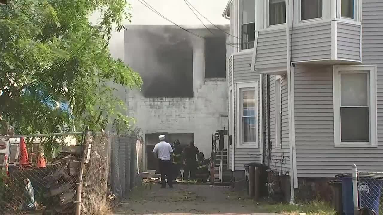 VIDEO: Crews battle fire on Chapel Street in New Haven - YouTube
