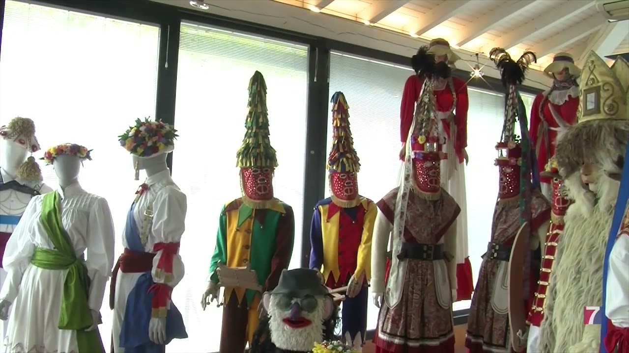 LA TORRE SALAZAR ACOGE HASTA EL 16 DE OCTUBRE UNA EXPOSICIÓN DE  TRAJES POPULARES DEL PÁIS VASCO
