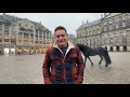 Fotoshoot Douwe Bob op Friese hengst Messi op de Dam in Amsterdam voor KWF horse kalender