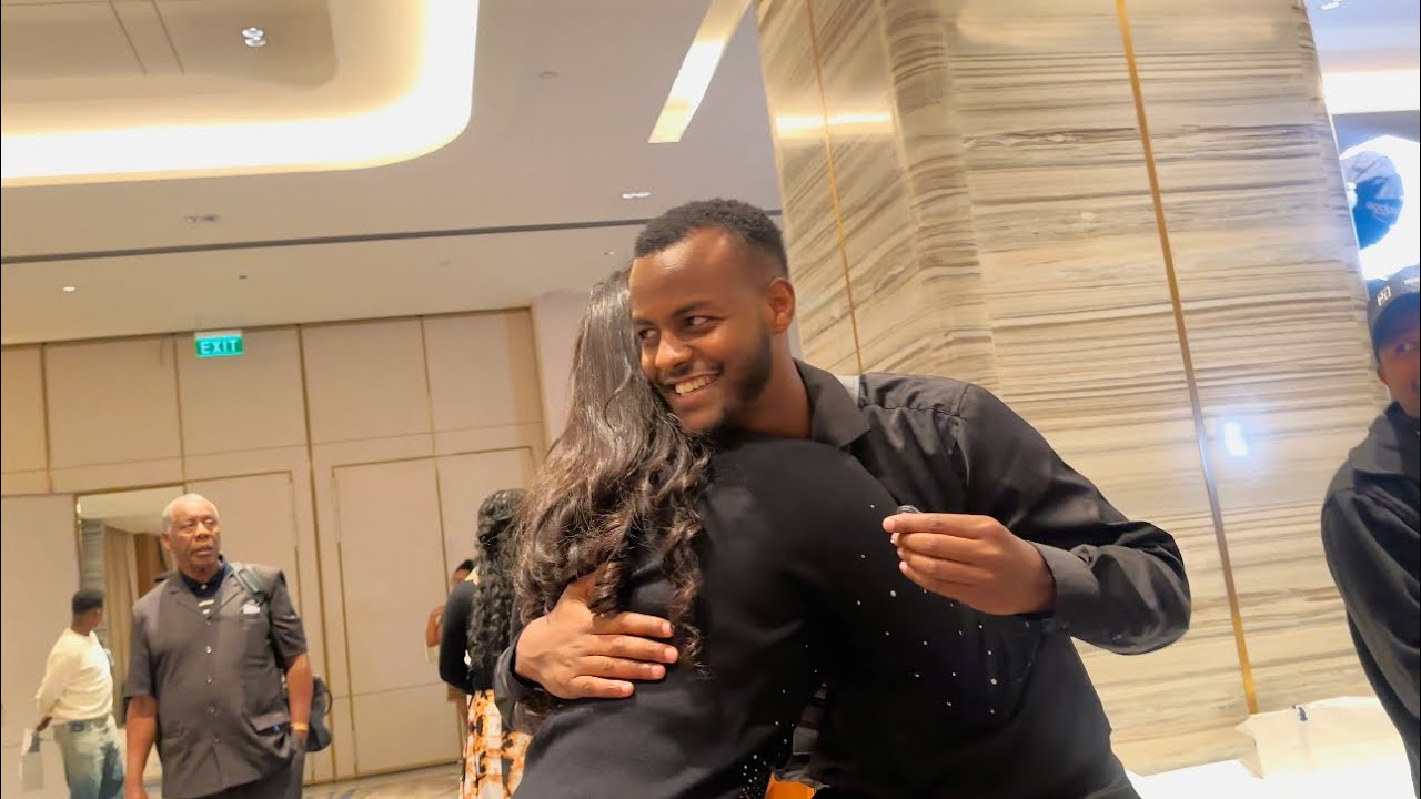 እህቴን ለመጀሪያ ጊዜ skylight Hotel ወሰድኳት😃😎