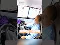 フロントガラス破損で負傷も、冷静にバスを停止させた運転手。 #バス運転手 #命を守った決断 #早期回復を願う #職業意識 #安全運転