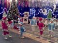 танец снегурочек и дед морозов в детском саду