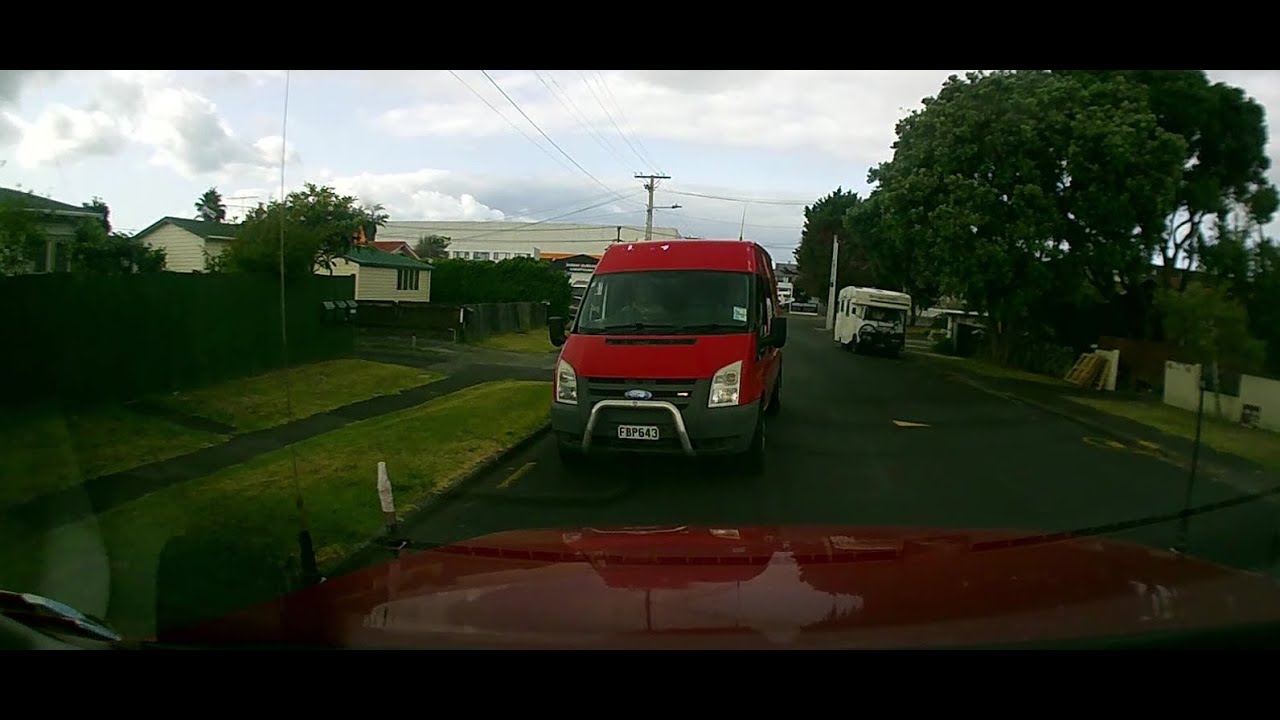Van driving on wrong side of the road , New Zealand - YouTube