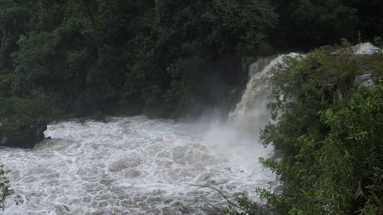 Calvinia se renforce et devient forte tempête tropicale st-jo rivière langevin [4K]