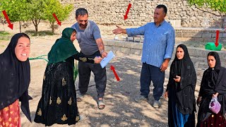 The neighbor comes to bring Narges back, but Sholeh objects.