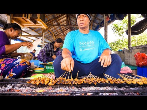 Traveling in Bali - AMAZING FOOD and Attractions in UBUD, Bali, Indonesia!