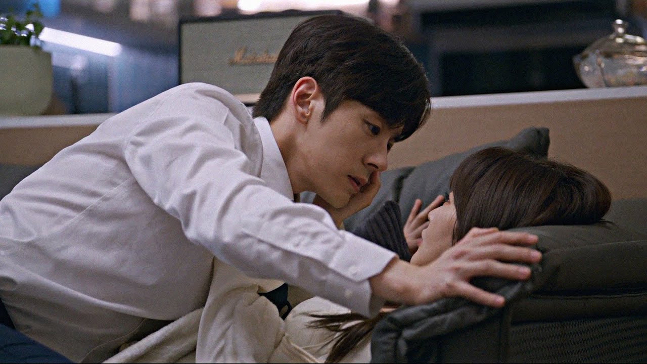 Тайно влюблён в неё на протяжении 10 лет