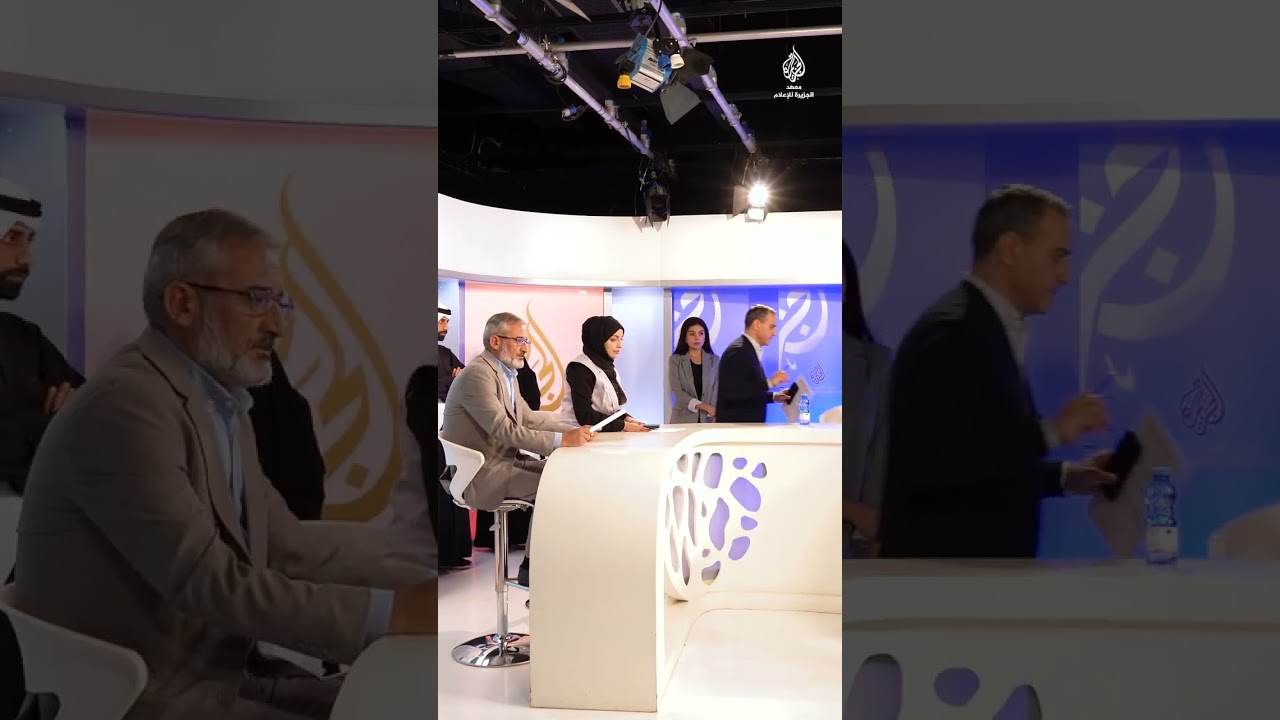 جانب من دورة التقديم التلفزيوني الإخباري، مع المدرب جلال شهدا