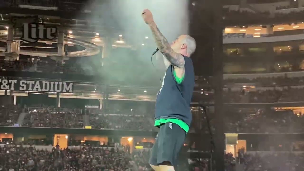 Cowboys From Hell ATT Stadium 100k fans Phil gets emotional @pantera @zakkwyldetv ​⁠