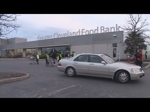 Cleveland Cavaliers host food distribution for the Greater Cleveland Food Bank