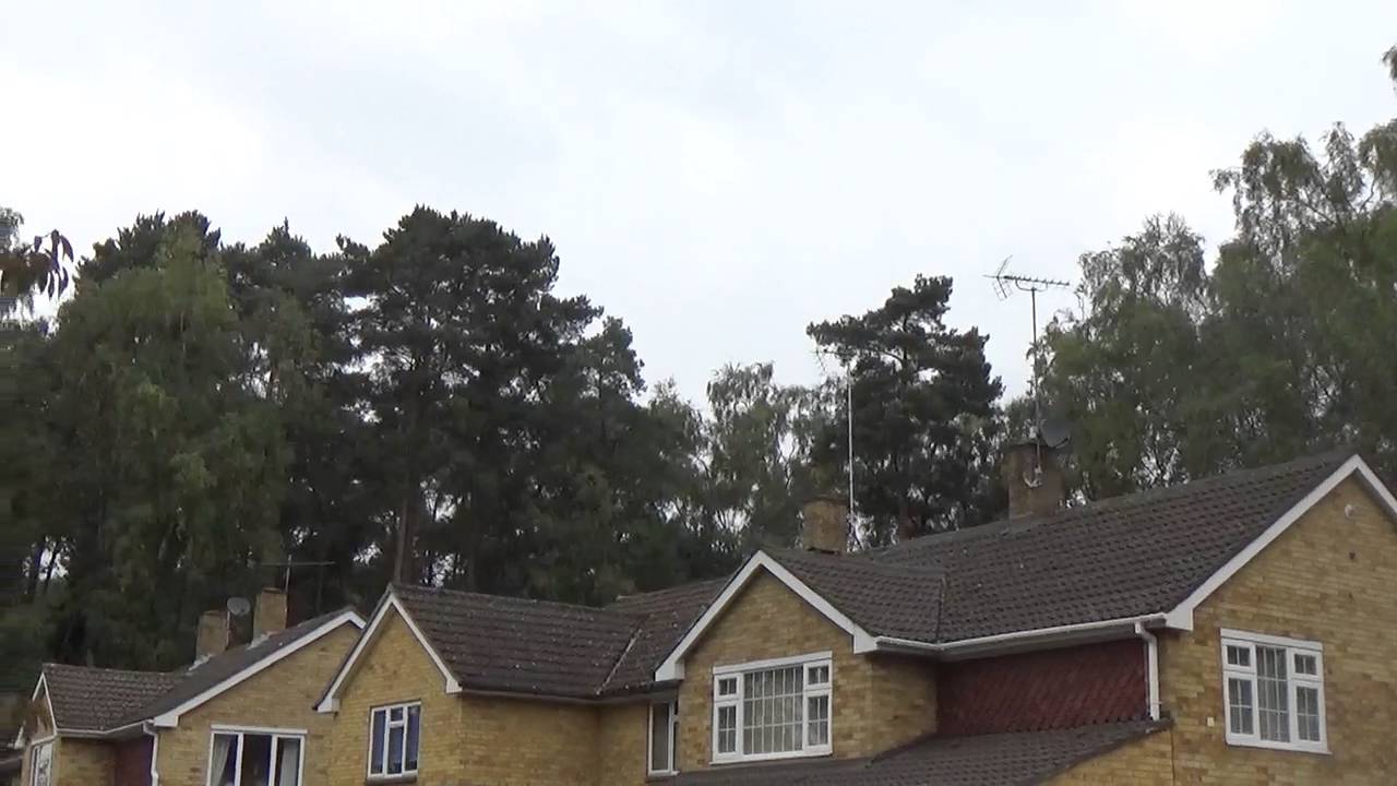 Jetheli AgustaWestland AW109 GJTHO over Harmans Water, Bracknell YouTube