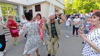 1.05.24г..."Вино Горчит"... Павел Русский... звучит на танцполе в Гомельском парке...