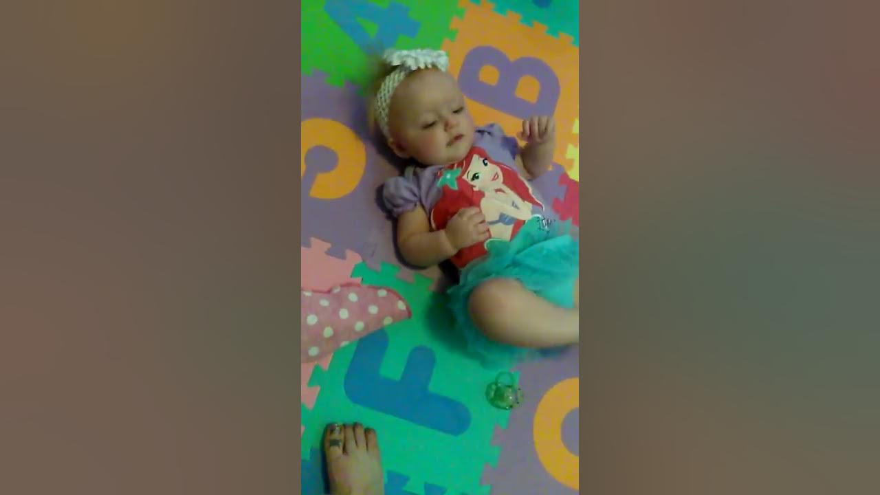 Red flags for autism in 10 month old baby. Hand flapping, head shake