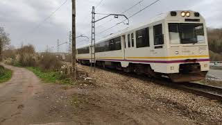 Renfe Feve 2402-2452 Infiesto Apdo. - Oviedo en el apeadero de Los Corros.