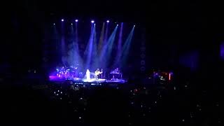 Julia Michaels - Good For You/Sorry (cover) @ Forest National (Brussels), Belgium, 30/04/2018
